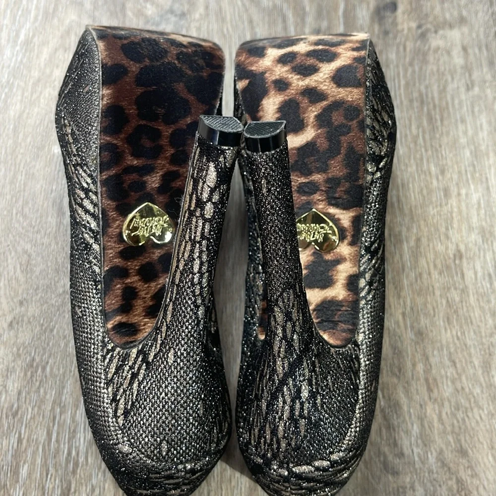 Betsey Johnson Black Lace Platform Heels Size 8 Medium